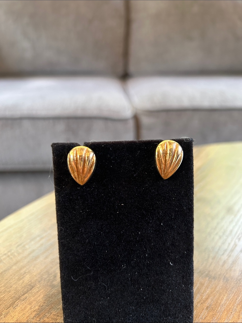 Vintage Sarah Coventry Gold Shell Teardrop Clip Earrings